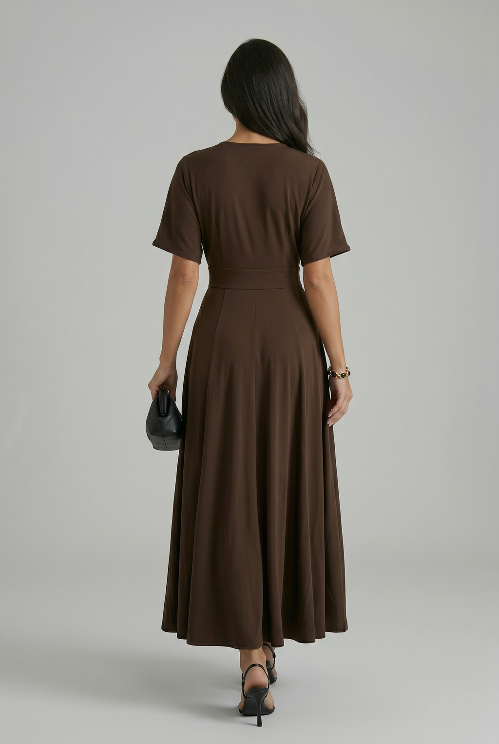 Abito Maxi Marrone con Scollo Incrociato e Vita Definita